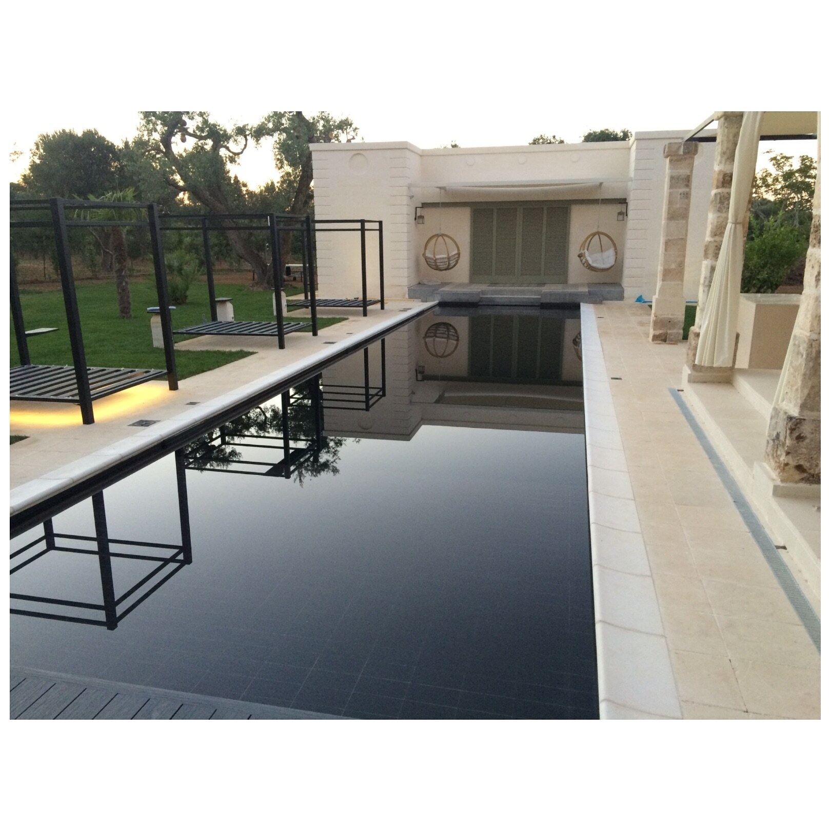 Villa storica: piscina e prospetto principale