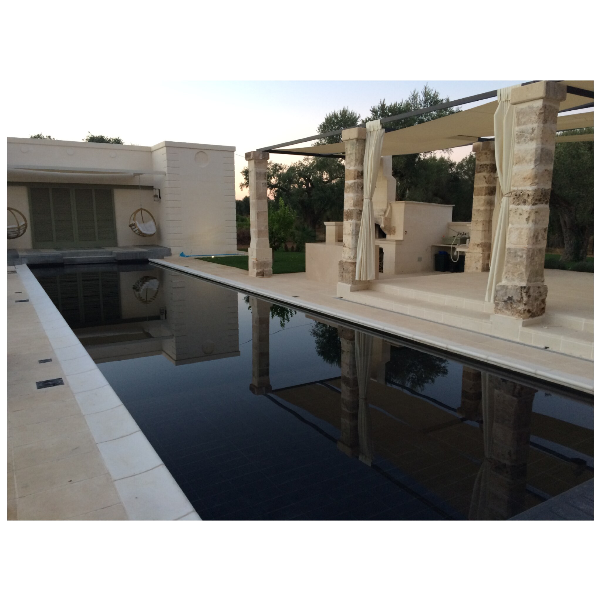 Villa storica: porticato con piscina